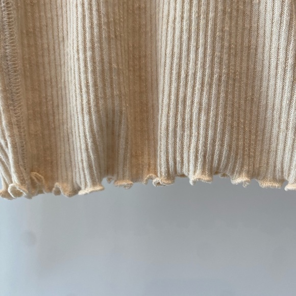 Ambercombie & Fitch Rib/Ruffle Top Med - Picture 2 of 5